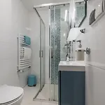 To Tu *